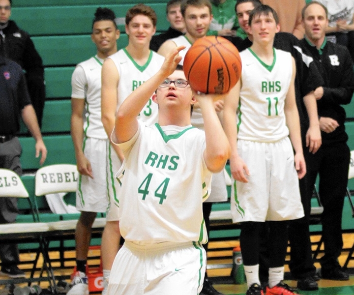 ct-nhh-lucas-miezal-ridgewood-basketball-tl-0313-20170316